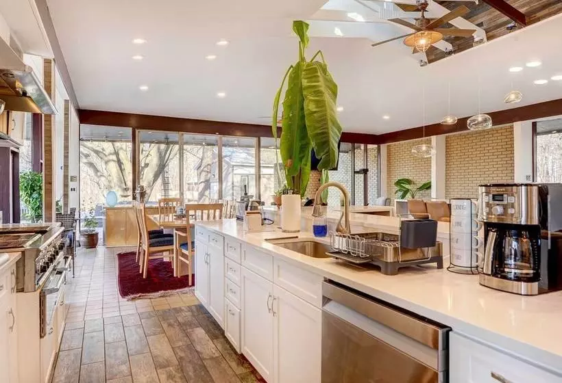 Stylish + Serene West Friendship Hidden Gem!