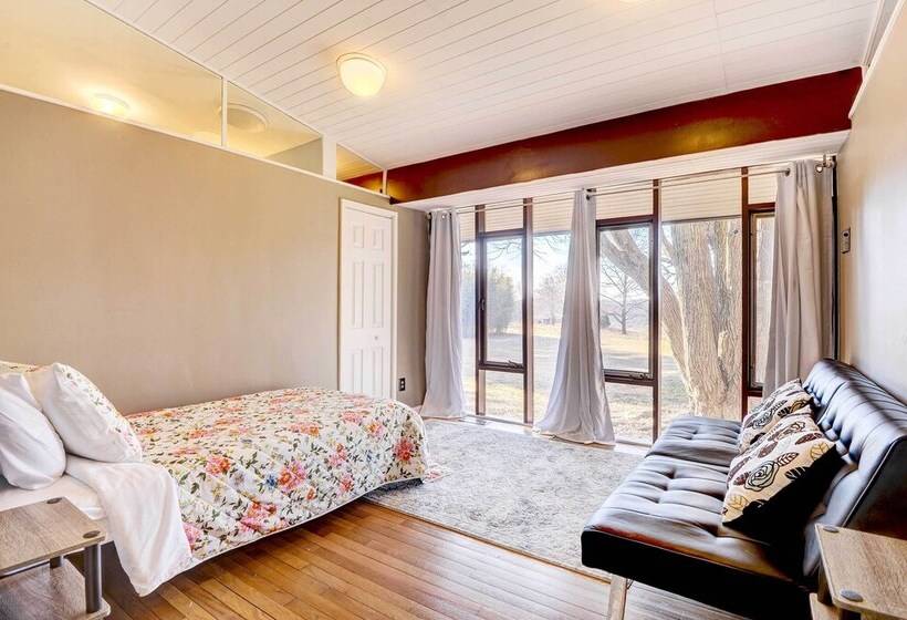 Stylish + Serene West Friendship Hidden Gem!