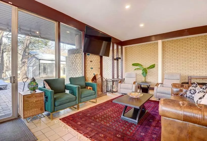 Stylish + Serene West Friendship Hidden Gem!