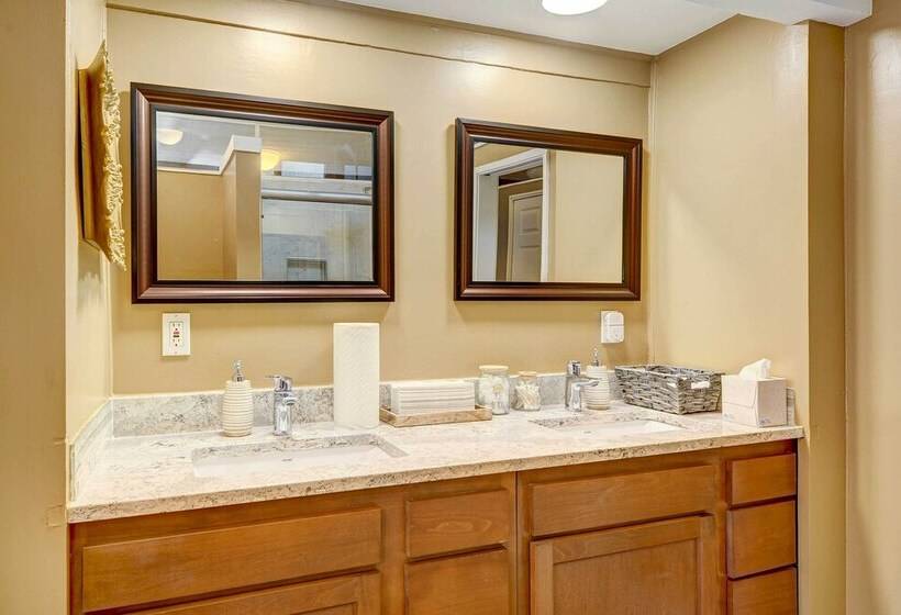 Stylish + Serene West Friendship Hidden Gem!