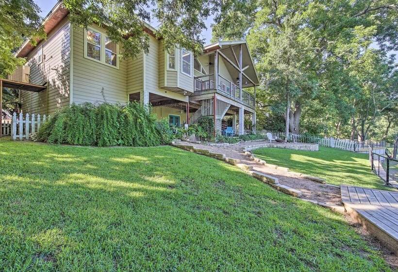 Sunny Seguin Retreat W/ Canoes On Guadalupe River!