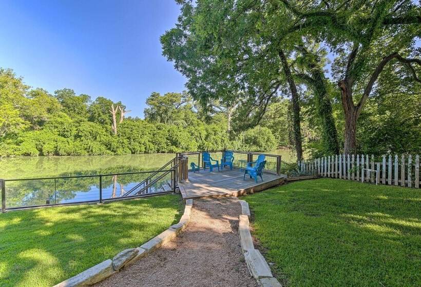 Sunny Seguin Retreat W/ Canoes On Guadalupe River!