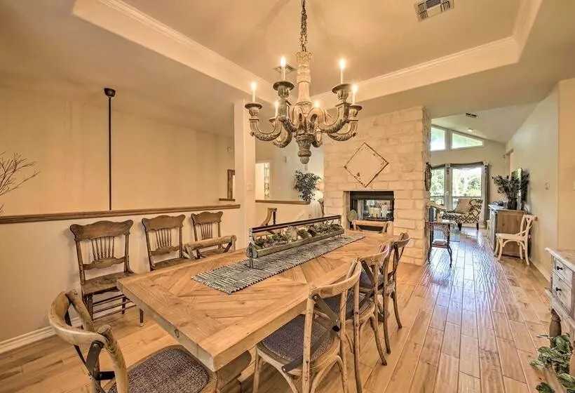 Sunny Seguin Retreat W/ Canoes On Guadalupe River!