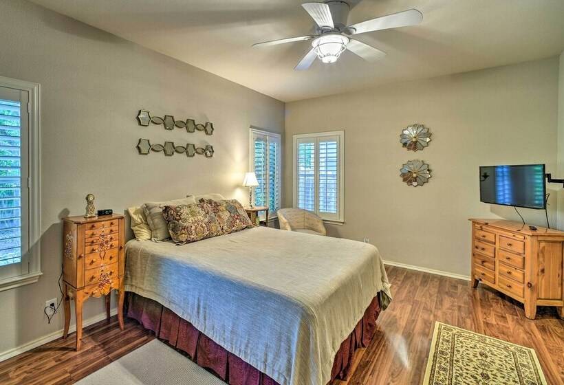 Upscale San Antonio Home W/ Screened In Porch