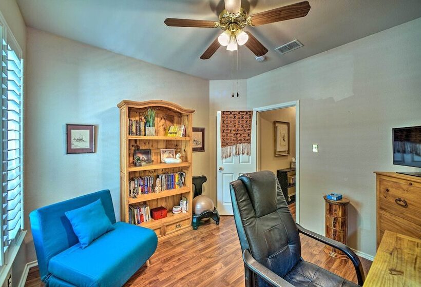 Upscale San Antonio Home W/ Screened In Porch