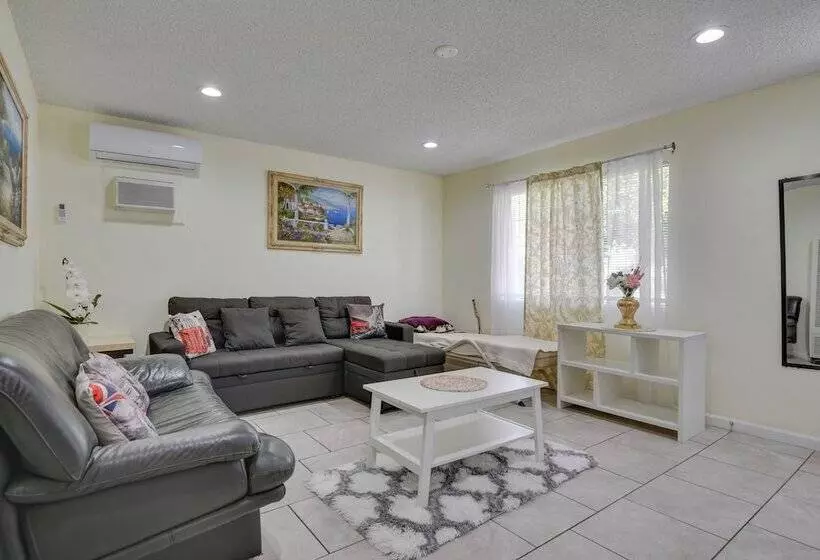 Whittier Duplex Unit Near Beaches & Hiking!