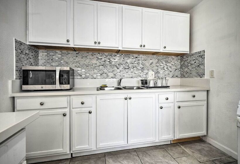 Whittier Duplex Unit Near Beaches & Hiking!