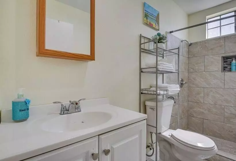 Whittier Duplex Unit Near Beaches & Hiking!