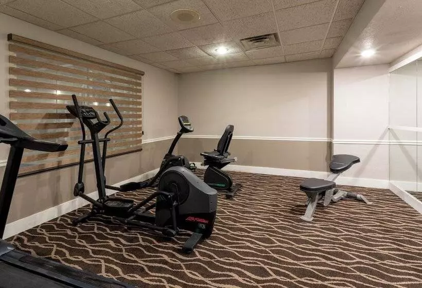 Grandstay Hotel & Suites   Waunakee