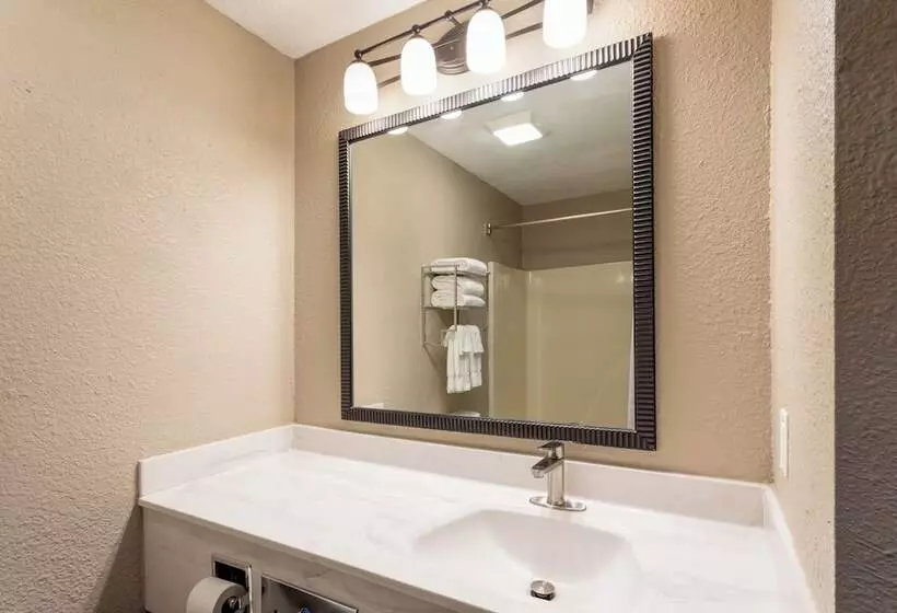 Grandstay Hotel & Suites   Waunakee