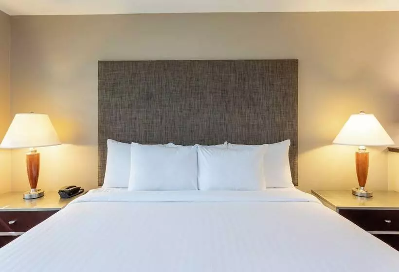 Grandstay Hotel & Suites   Waunakee