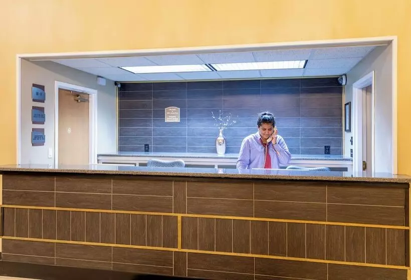 Grandstay Hotel & Suites   Waunakee