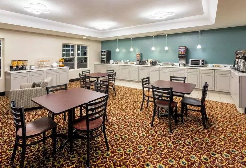 Grandstay Hotel & Suites   Waunakee