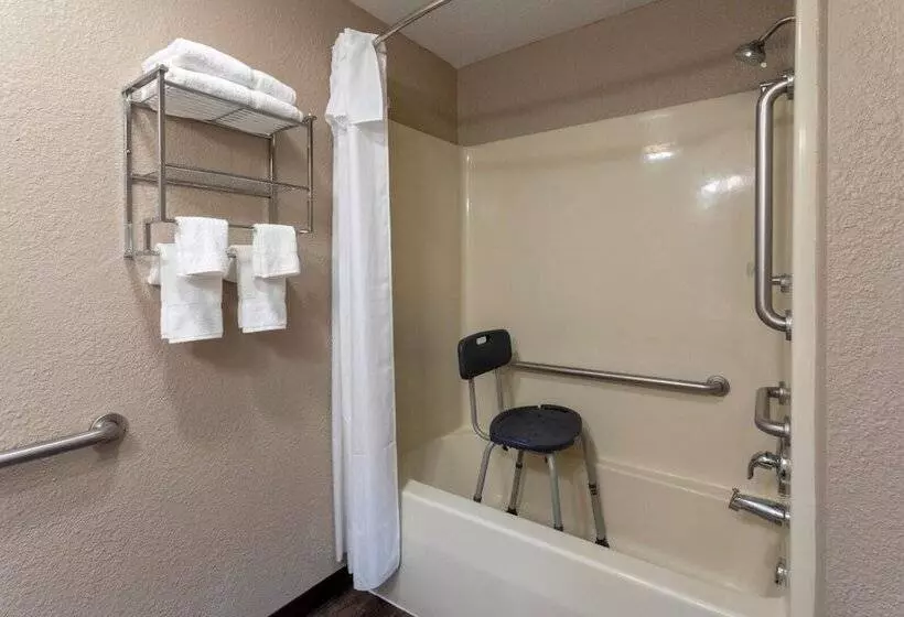 Grandstay Hotel & Suites   Waunakee