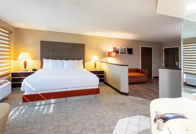 Grandstay Hotel & Suites   Waunakee