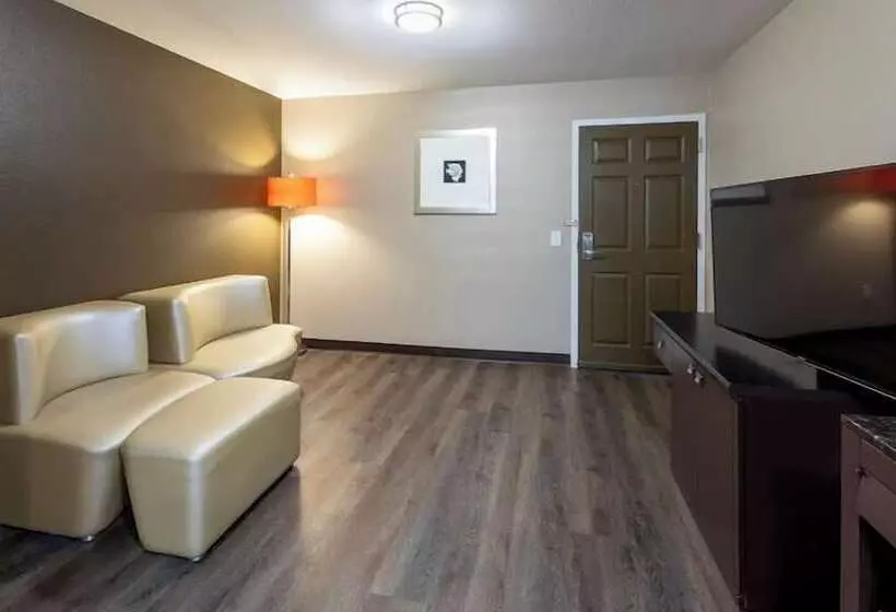 Grandstay Hotel & Suites   Waunakee