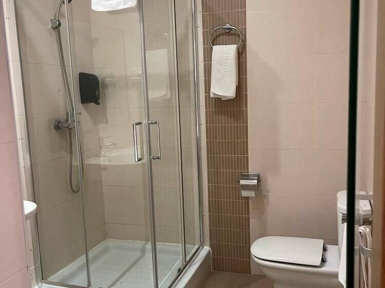 בית מלון כפרי Bruc