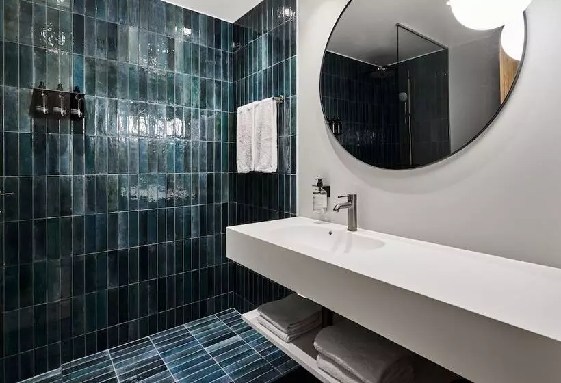 ホテル Kirk Suites