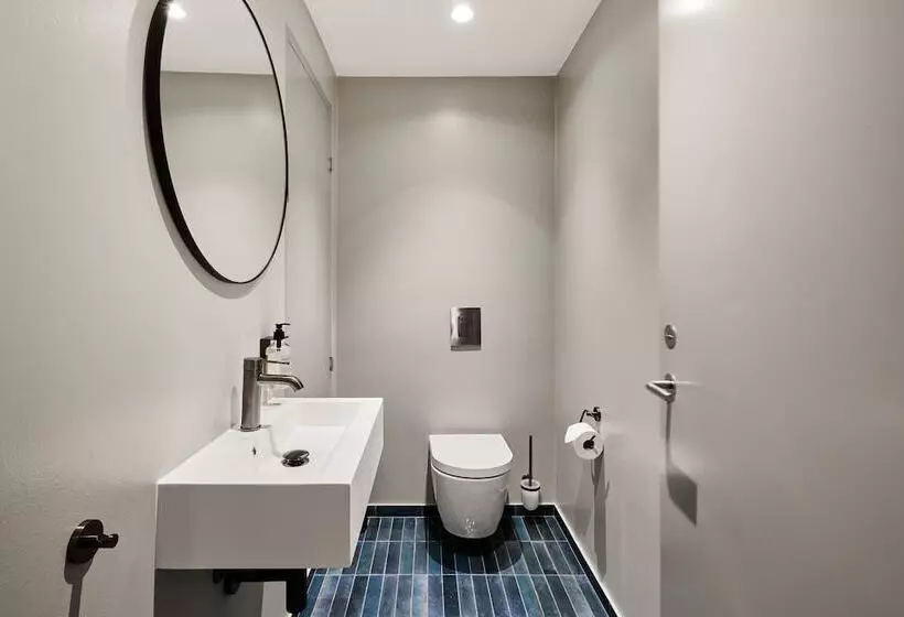 ホテル Kirk Suites