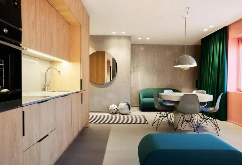 ホテル Kirk Suites