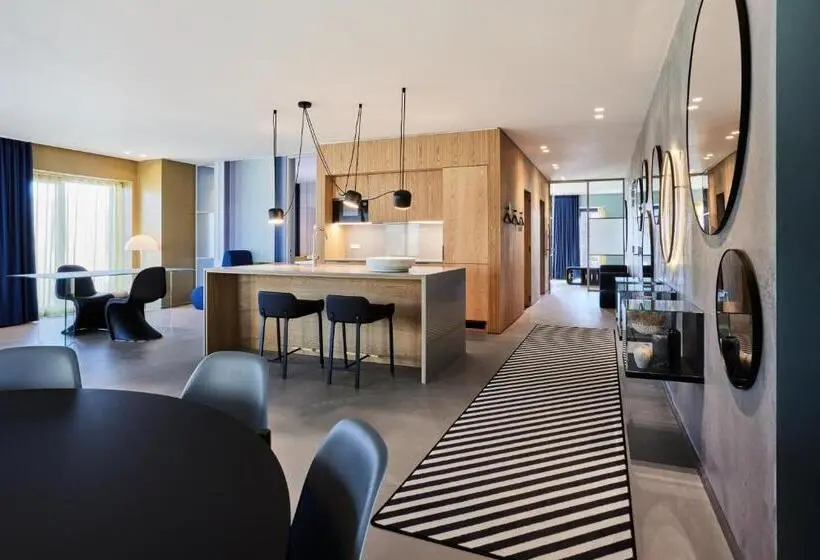 ホテル Kirk Suites
