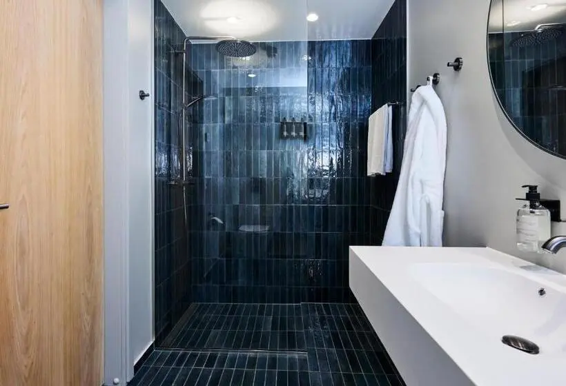 ホテル Kirk Suites