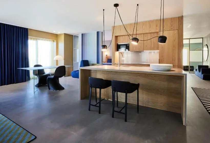 ホテル Kirk Suites