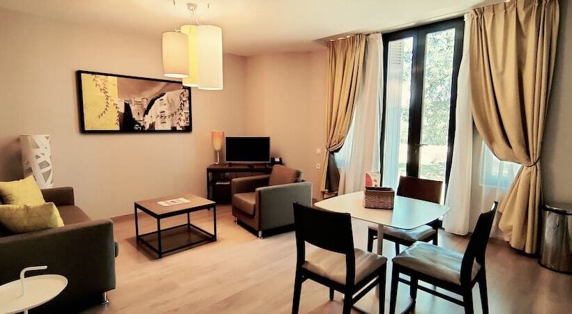 Отель Le Château Des Plans