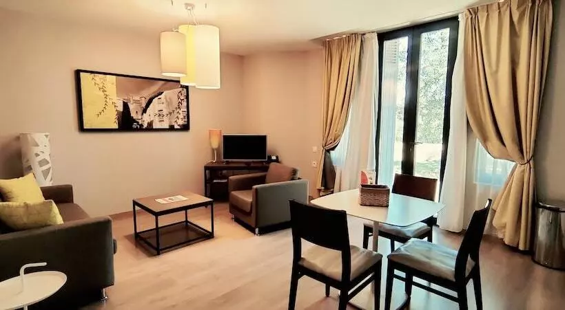 Hotelli Le Château Des Plans