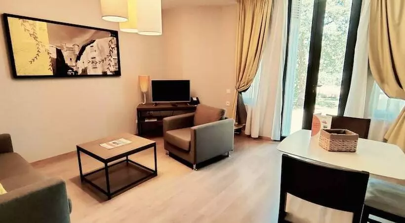 Hotelli Le Château Des Plans