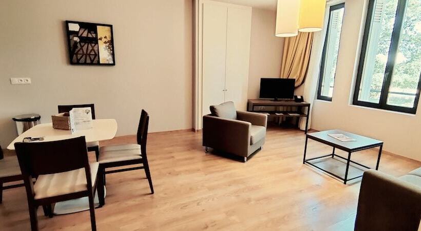 Отель Le Château Des Plans