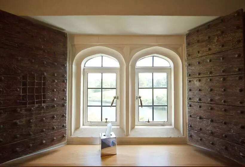 Hotelli Maidens Tower B&b