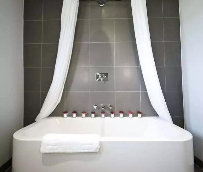 Hotelli Maidens Tower B&b