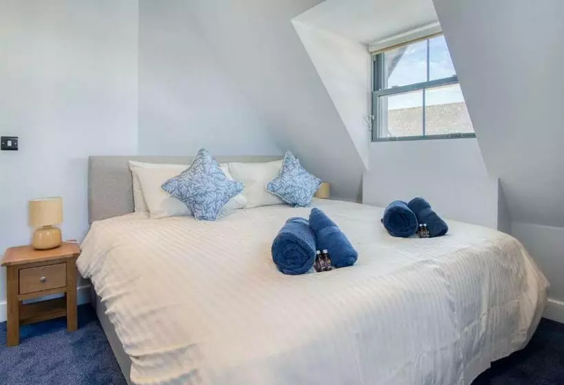 هتل Ocean Cabins No 10 At The Square Saundersfoot