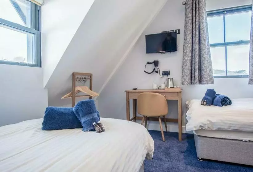 هتل Ocean Cabins No 10 At The Square Saundersfoot