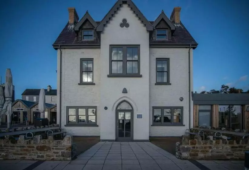 هتل Ocean Cabins No 10 At The Square Saundersfoot
