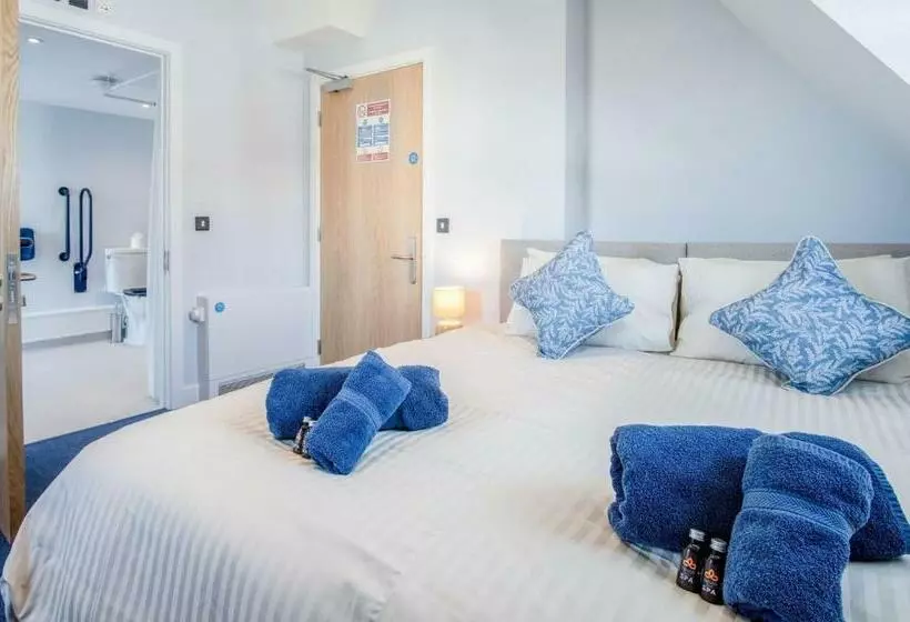 هتل Ocean Cabins No 10 At The Square Saundersfoot