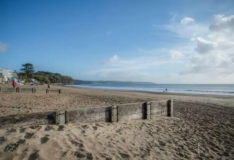 هتل Ocean Cabins No 10 At The Square Saundersfoot