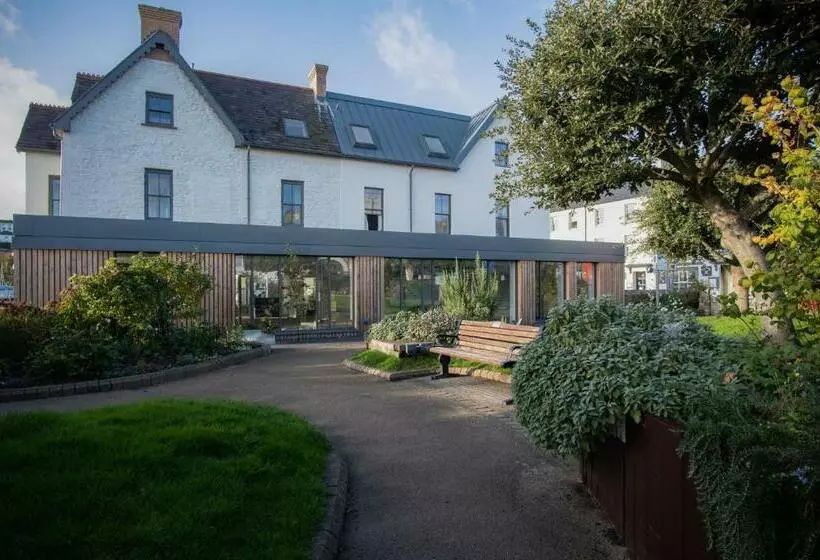 هتل Ocean Cabins No 10 At The Square Saundersfoot