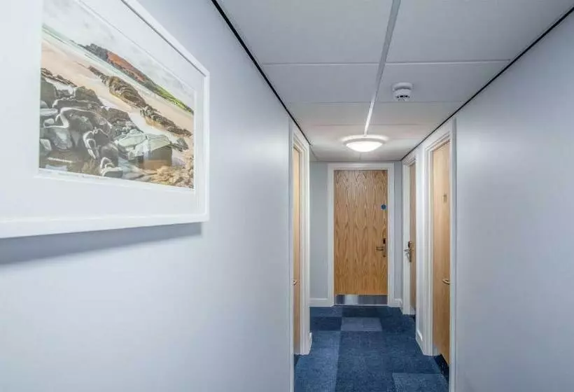 هتل Ocean Cabins No 10 At The Square Saundersfoot