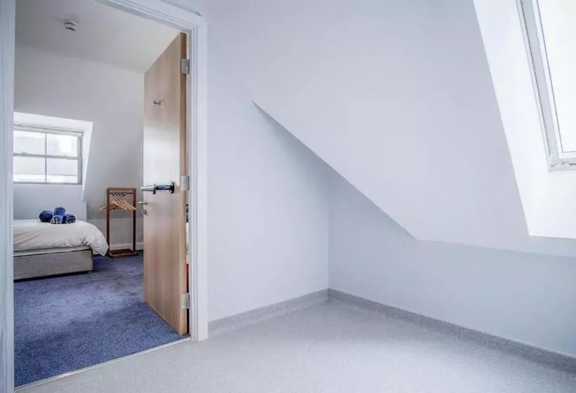 هتل Ocean Cabins No 10 At The Square Saundersfoot