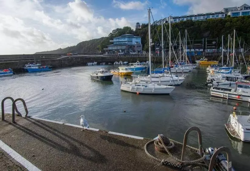 هتل Ocean Cabins No 10 At The Square Saundersfoot