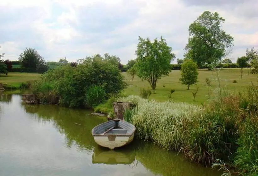 Maaseutuhotelli Suffolk Retreats For Up To 24 Guests With Hot Tub