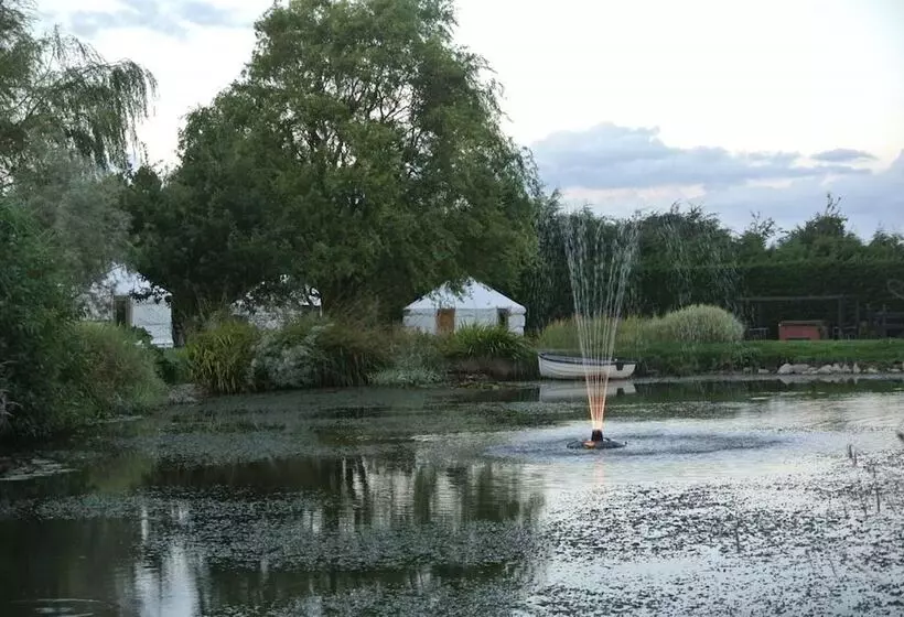 Maaseutuhotelli Suffolk Retreats For Up To 24 Guests With Hot Tub