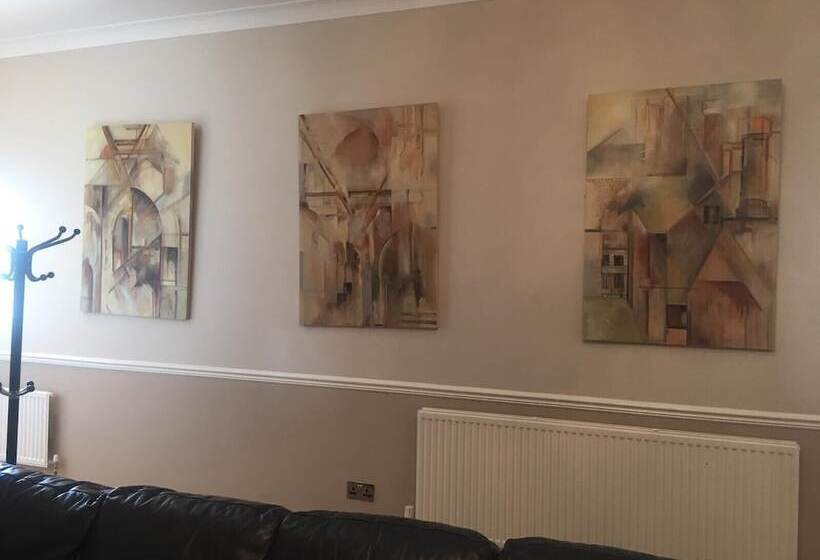 乡村酒店  Suffolk Retreats For Up To 24 Guests With Hot Tub