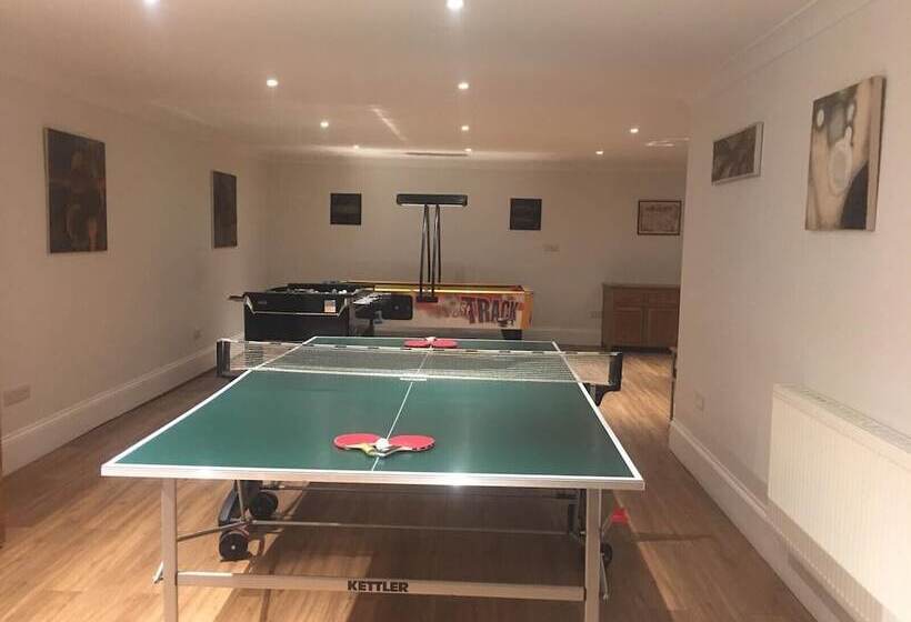 乡村酒店  Suffolk Retreats For Up To 24 Guests With Hot Tub