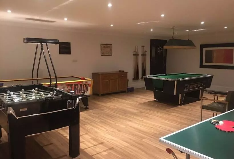 Maaseutuhotelli Suffolk Retreats For Up To 24 Guests With Hot Tub