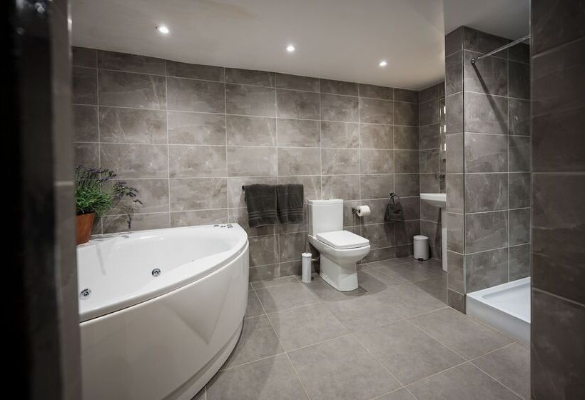 乡村酒店  Suffolk Retreats For Up To 24 Guests With Hot Tub