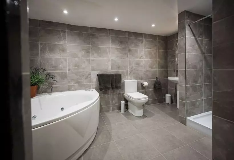 Maaseutuhotelli Suffolk Retreats For Up To 24 Guests With Hot Tub