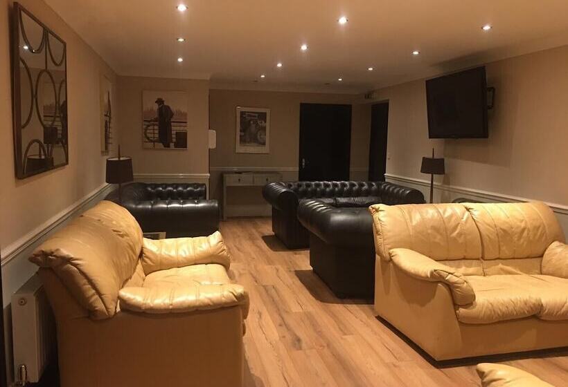 乡村酒店  Suffolk Retreats For Up To 24 Guests With Hot Tub